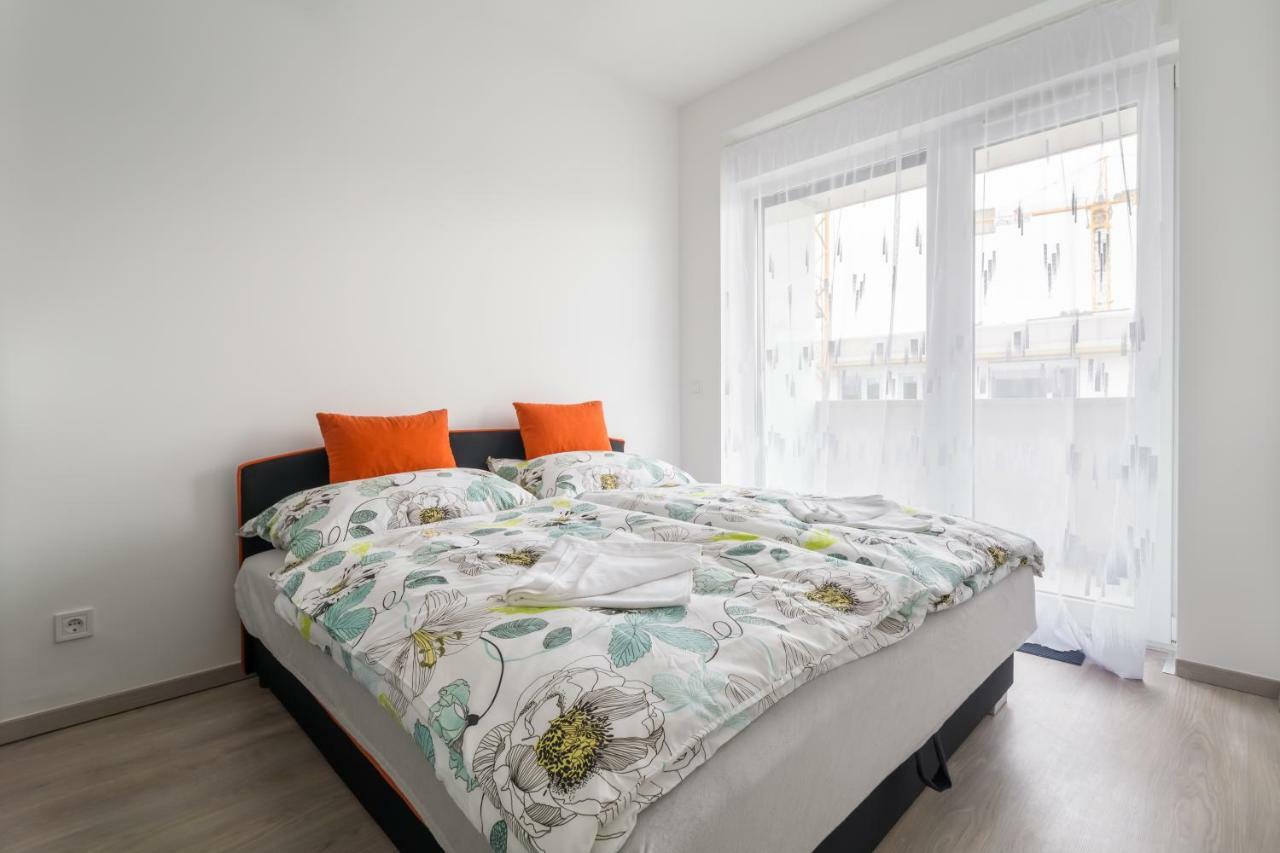 Bpr Chic White Home With Terrace & A/C & Garage Budapest Exteriör bild