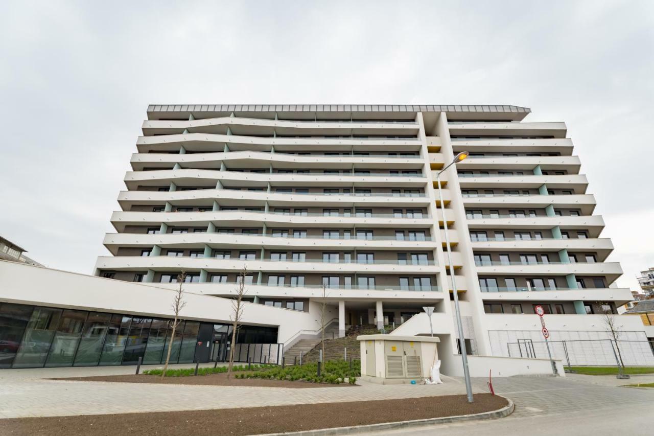 Bpr Chic White Home With Terrace & A/C & Garage Budapest Exteriör bild