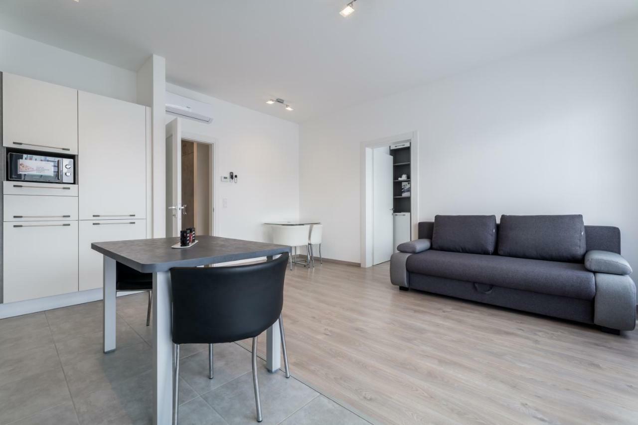 Bpr Chic White Home With Terrace & A/C & Garage Budapest Exteriör bild