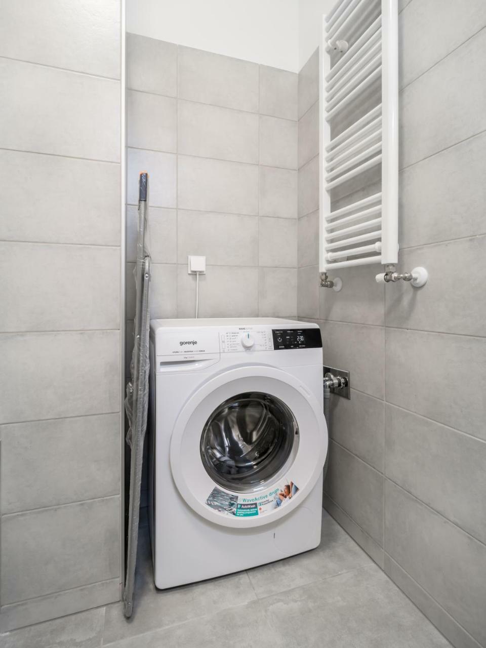 Bpr Chic White Home With Terrace & A/C & Garage Budapest Exteriör bild